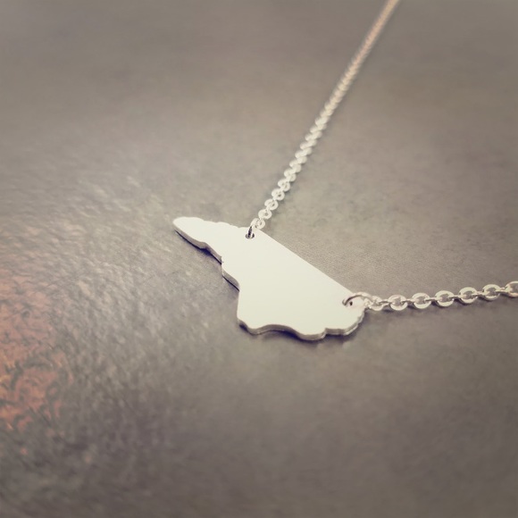 North Carolina state map gold necklace cute - Picture 2 of 4