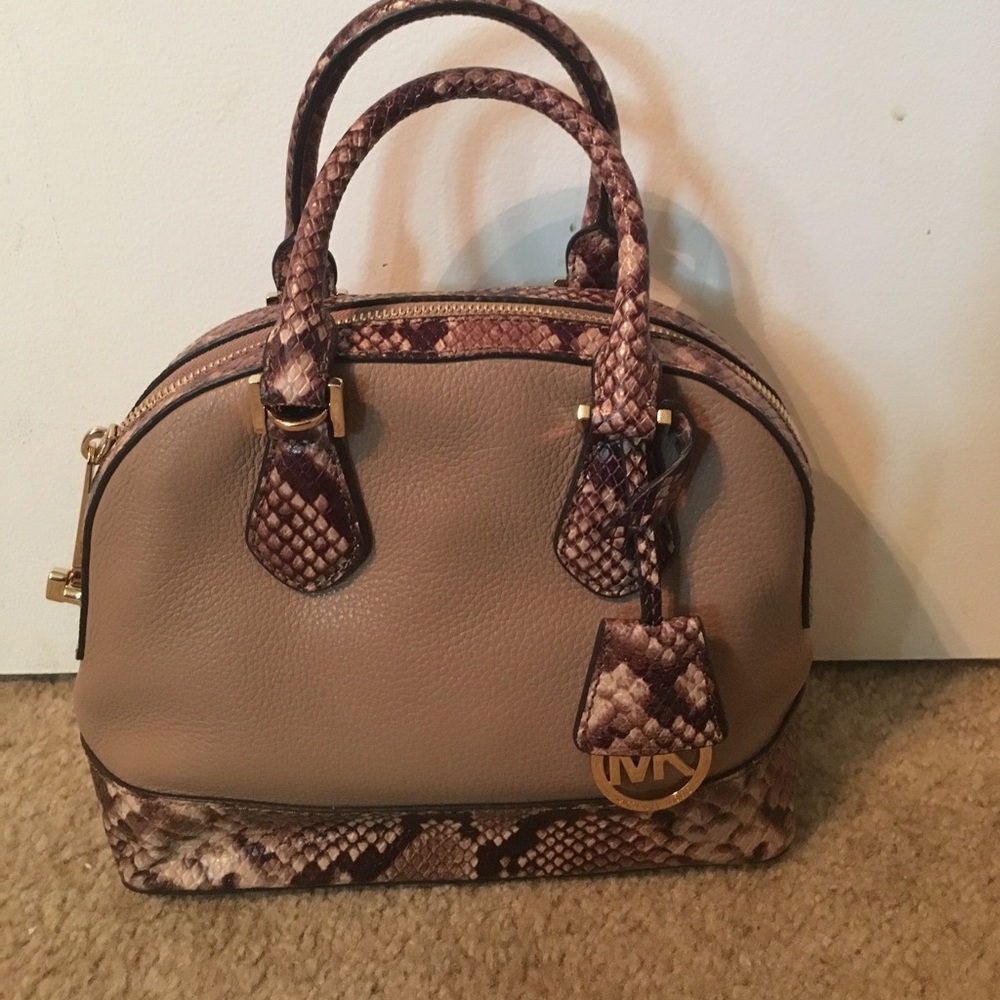 🚨CLEARANCE 🚨Authentic Michael Kors Crossbody