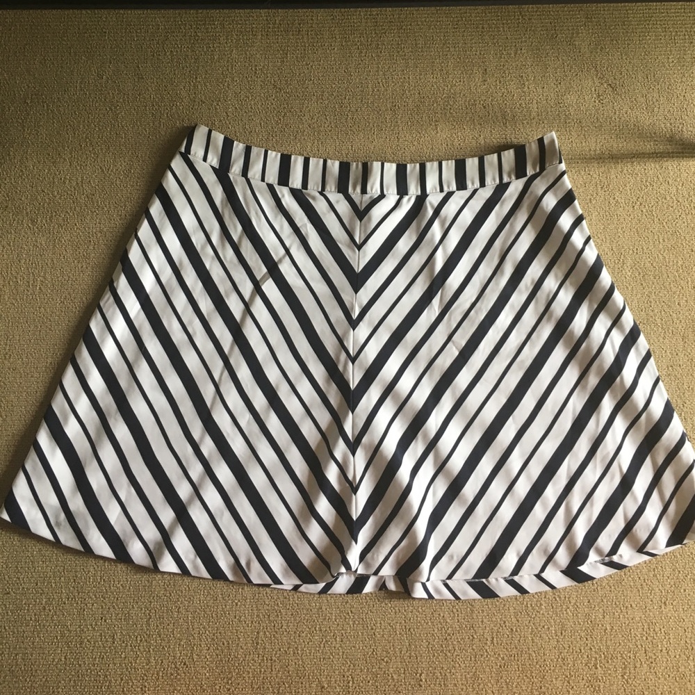 Lane Bryant Navy & White just at the knee skirt