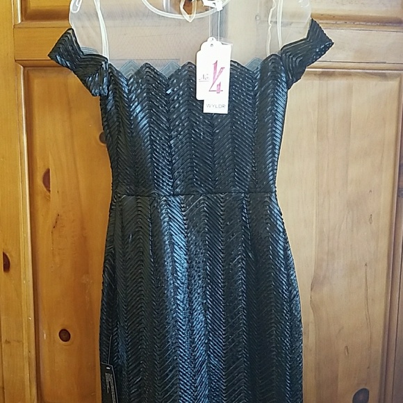 Dress - Picture 3 of 3