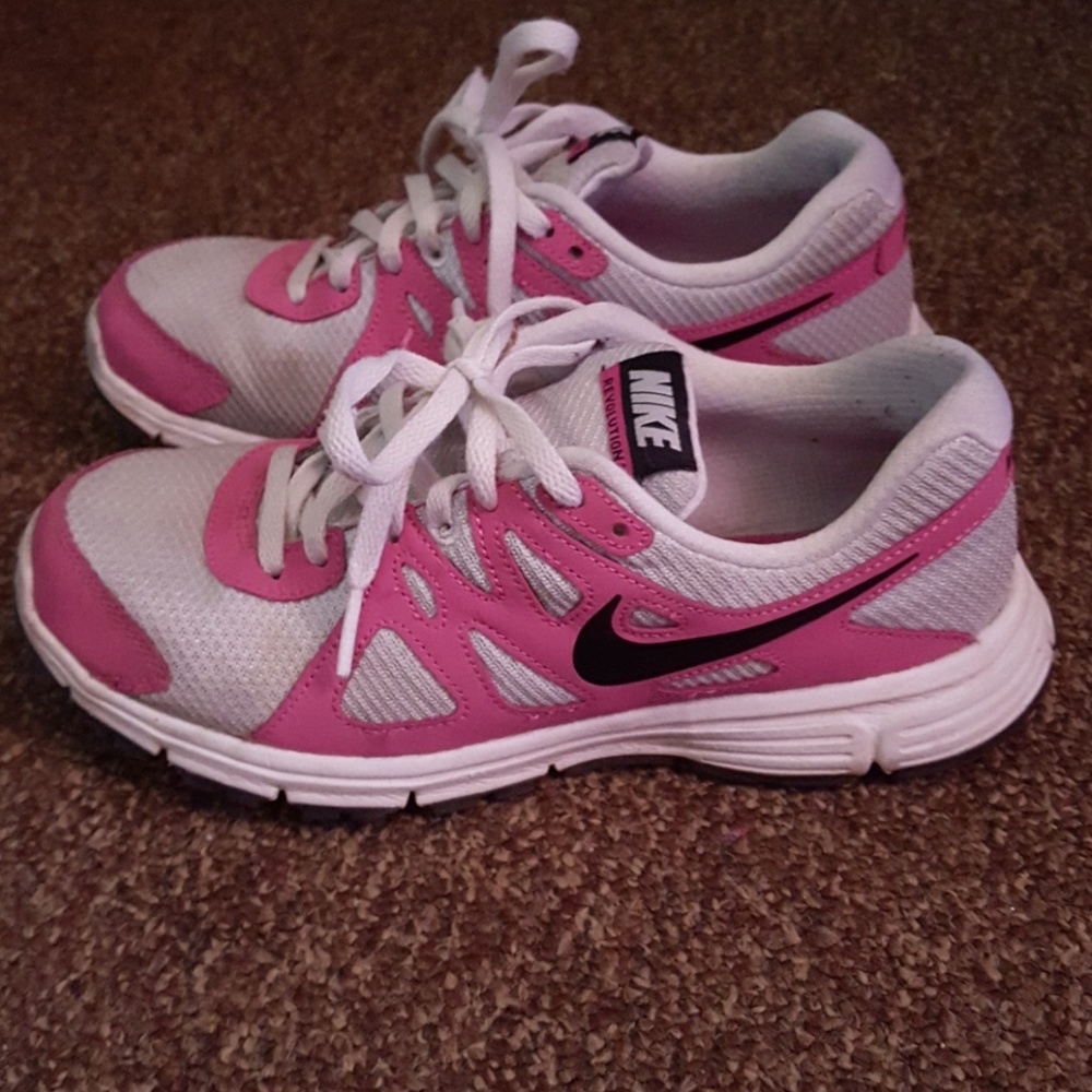 Nike revolution 2 shoes