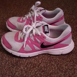 Nike revolution 2 shoes