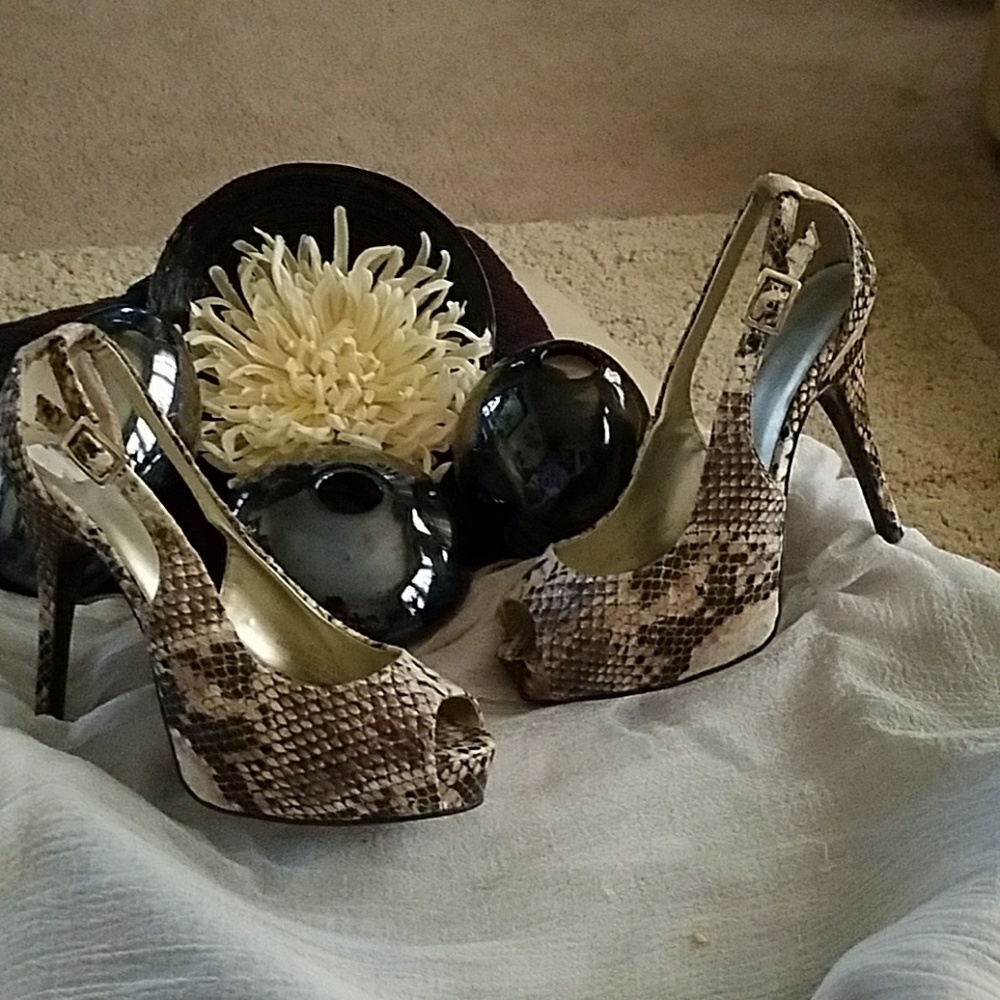 FAUX Snake Skin Platform Pump