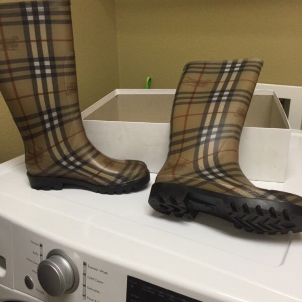 Burberry rain boots, size 7