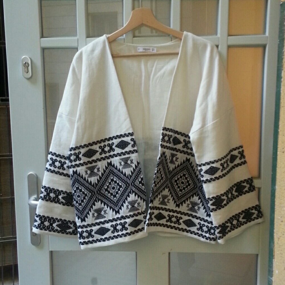 Gorgeous embroidered cardigan/light jacket