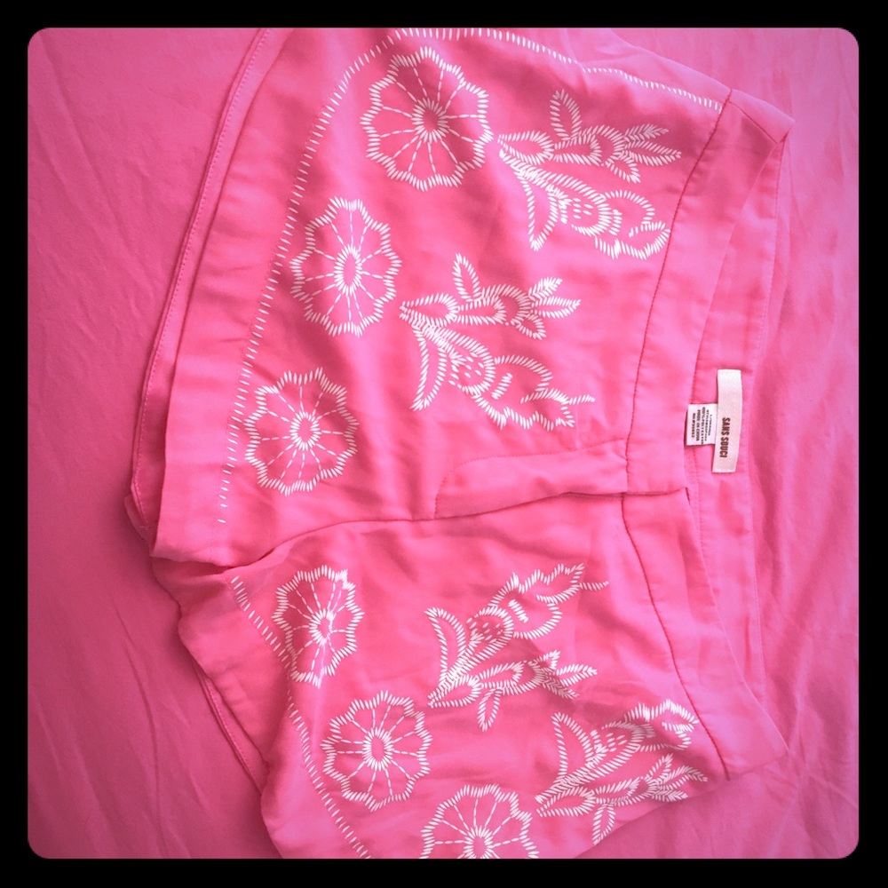 Hot Shorts with Amazing Flower Stitching