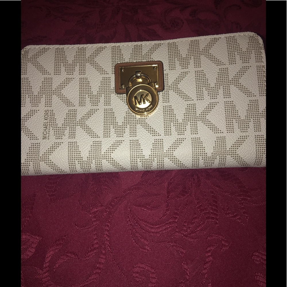 Michael Kors Signature Jet Set Wallet