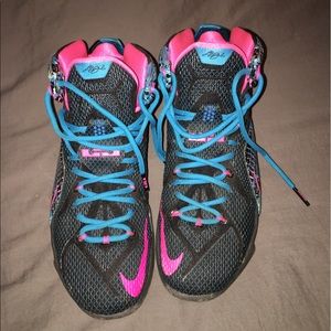 Lebron 12 "32 Chromosomes" size 9.5
