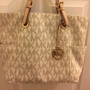 Beautiful MK shoulder bag