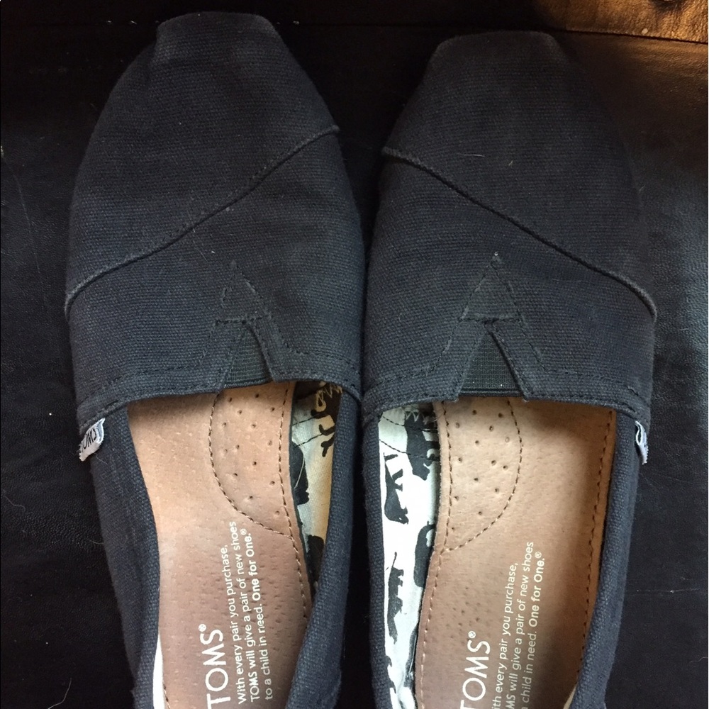 Toms black EUC 6.5 clean odor free