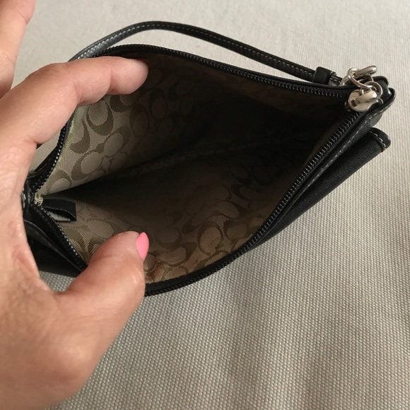 Black Coach wrist - Picture 3 of 4