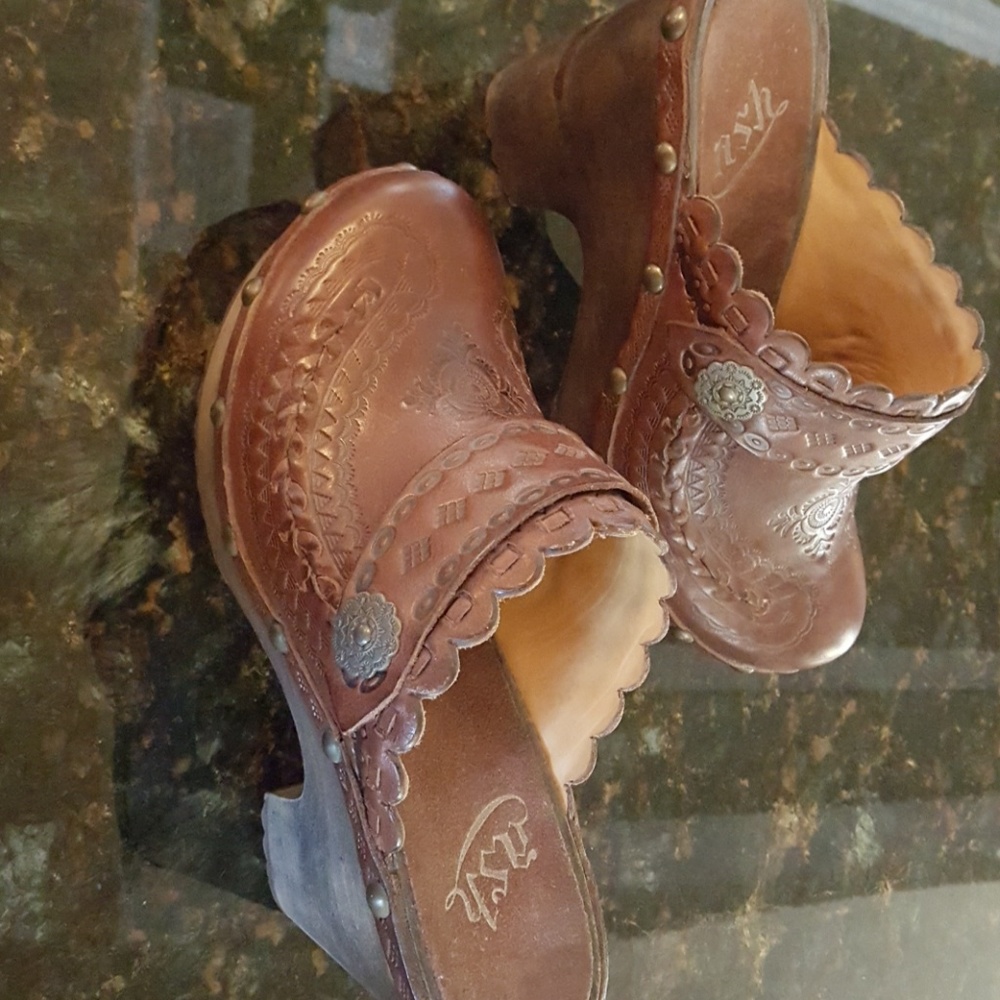 Italian clogs like new