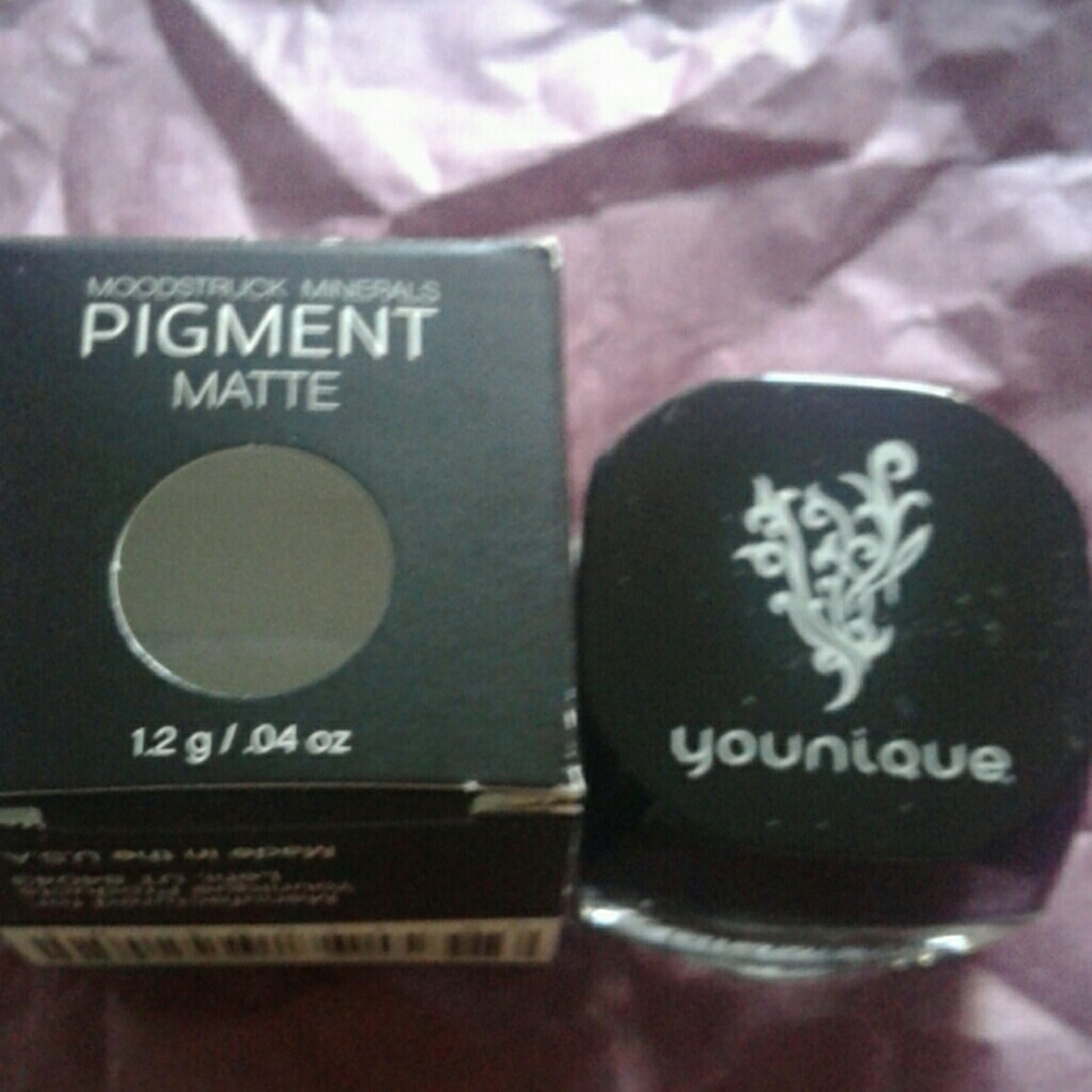 Younique Moodstruck Minerals Pigment Matte