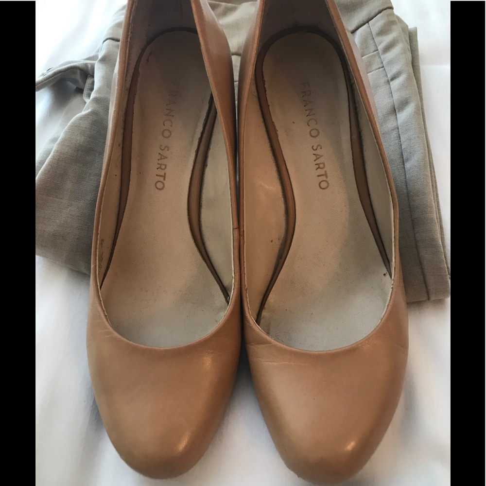 Closed toe wedges