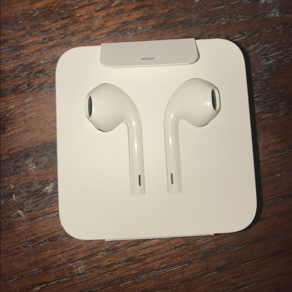 New Apple Ear Pods IPHONE 7/7PLUS ONLY