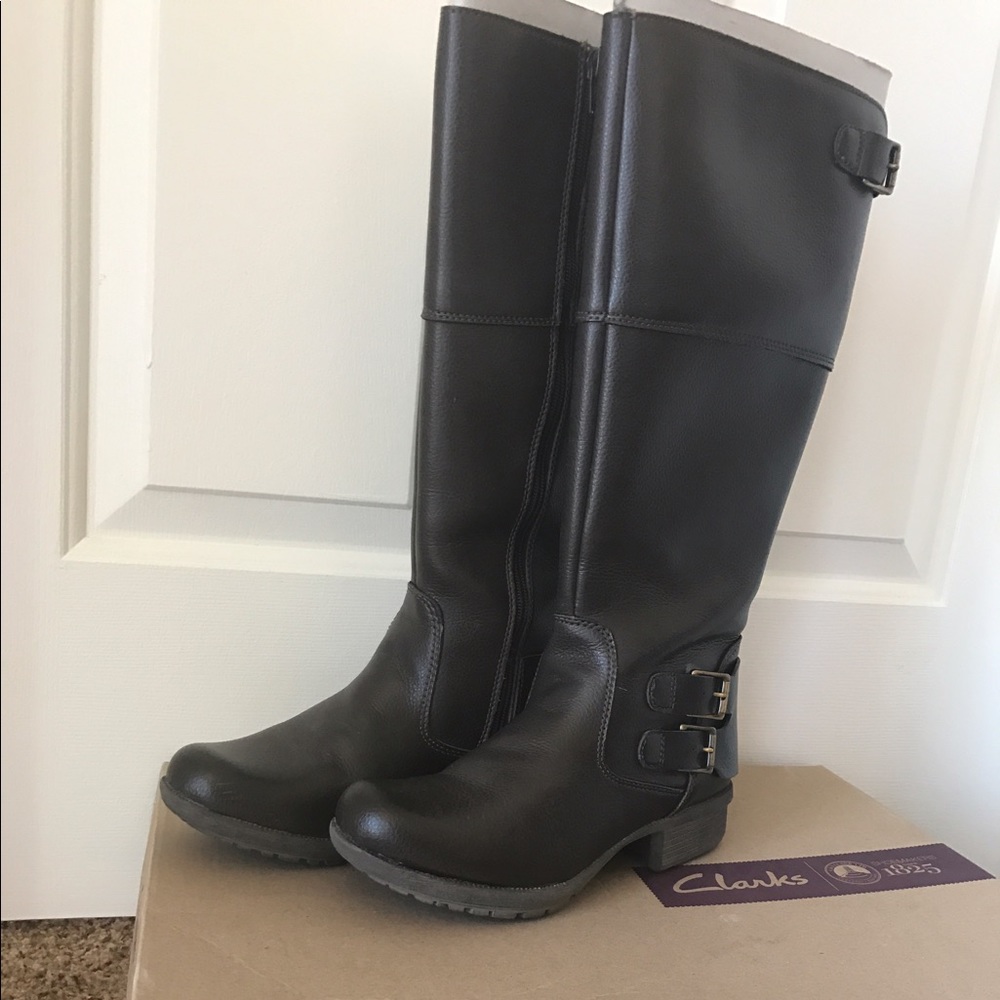 Clarks Riddle Phrase boots size 7 color Brown