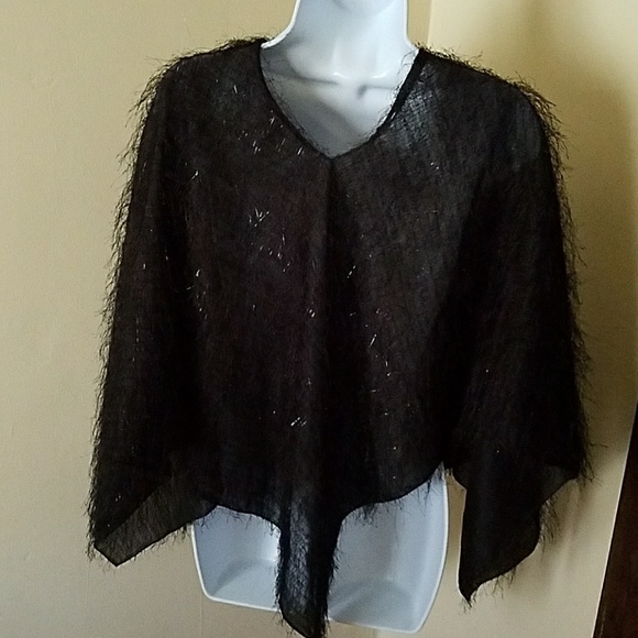 Light weight poncho - Picture 2 of 3