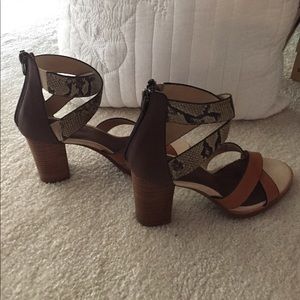 Tommy Bahama sandal. New w/o tags! NEVER WORN!