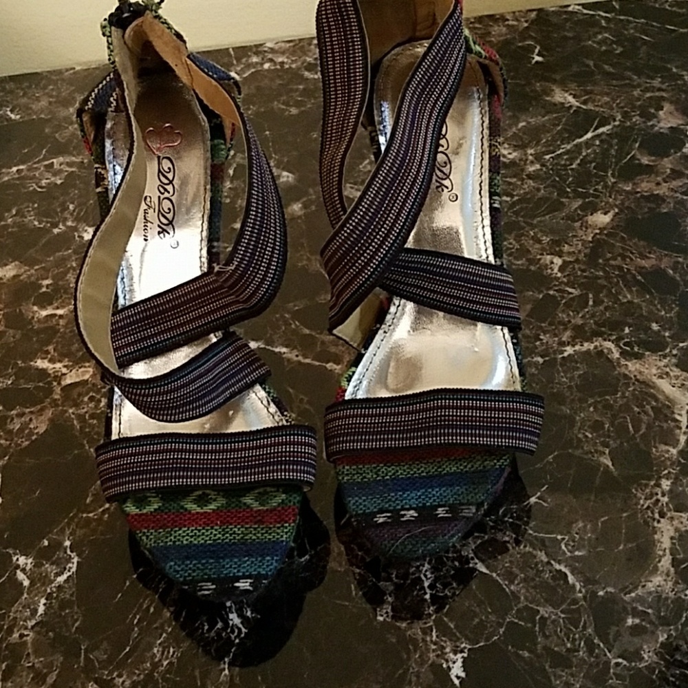 Muticolor cloth strap heels
