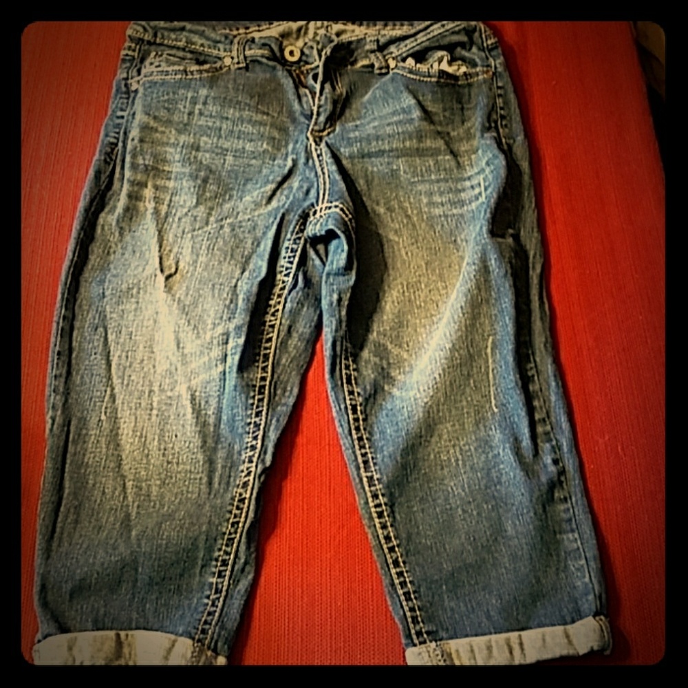 Denim capris with embellished pockets