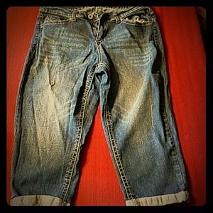 Denim capris with embellished pockets