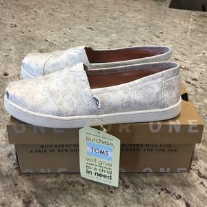 Toms slip on shoes ivory silver floral jacquard