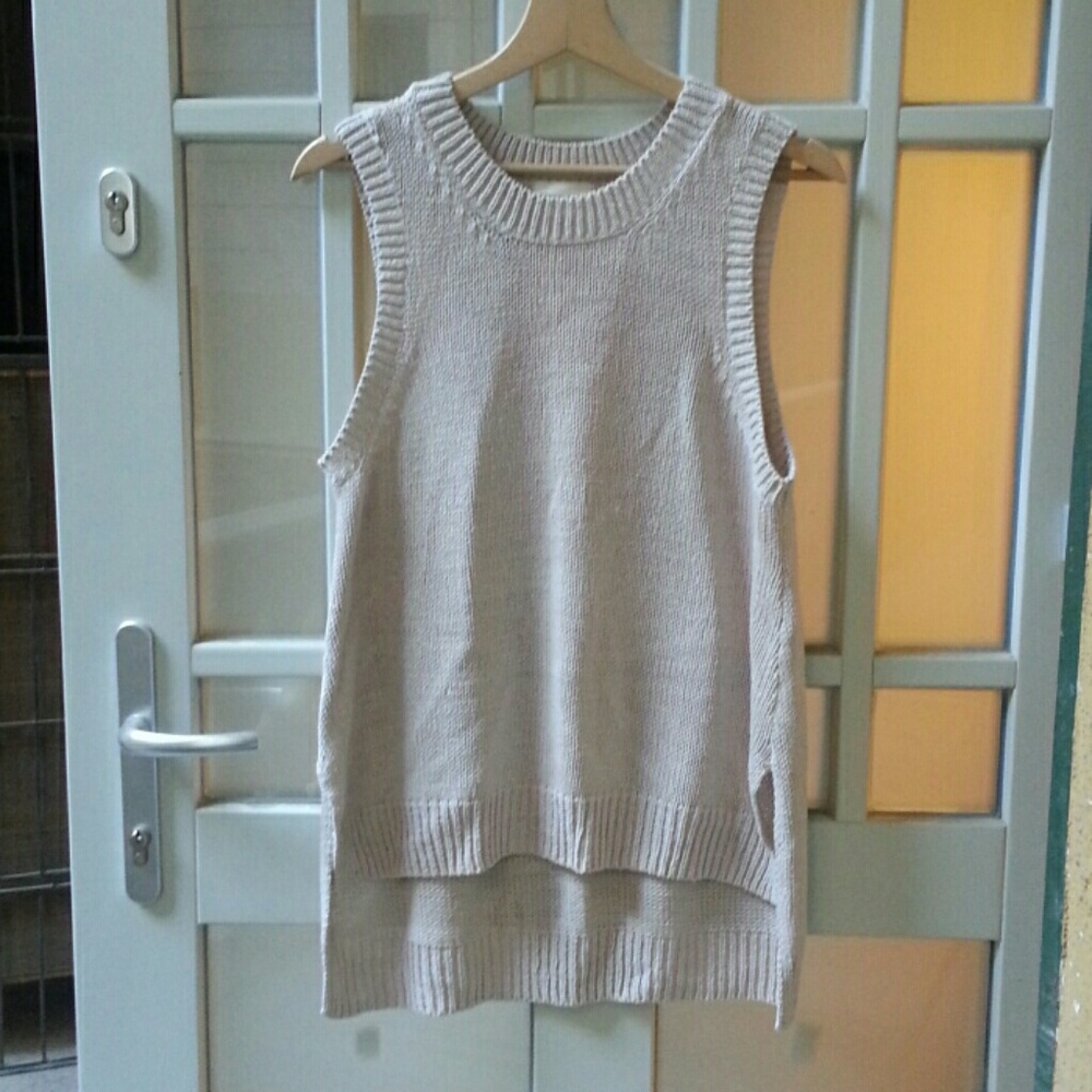 Knit sleeveless top