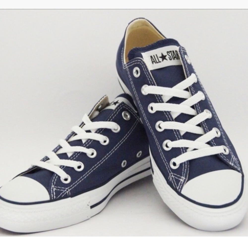 Navy blue converse