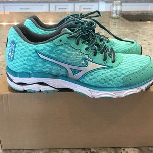 Mizuno wave inspire running shoes