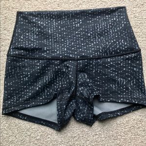 Lululemon Boogie shorts size 6