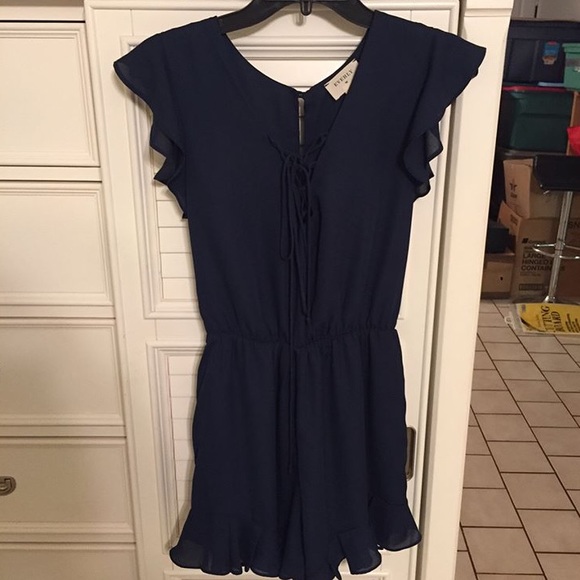 BRAND NEW BOUTIQUE ROMPER - Picture 1 of 2