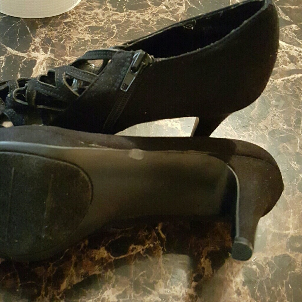Shoes never worn - Picture 3 of 3