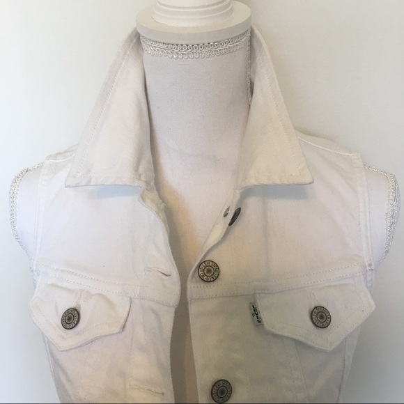 NWOT Levi's White Classic Jean Trucker Vest - Picture 5 of 8
