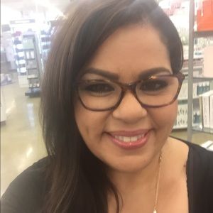 Meet your Posher, Dalia