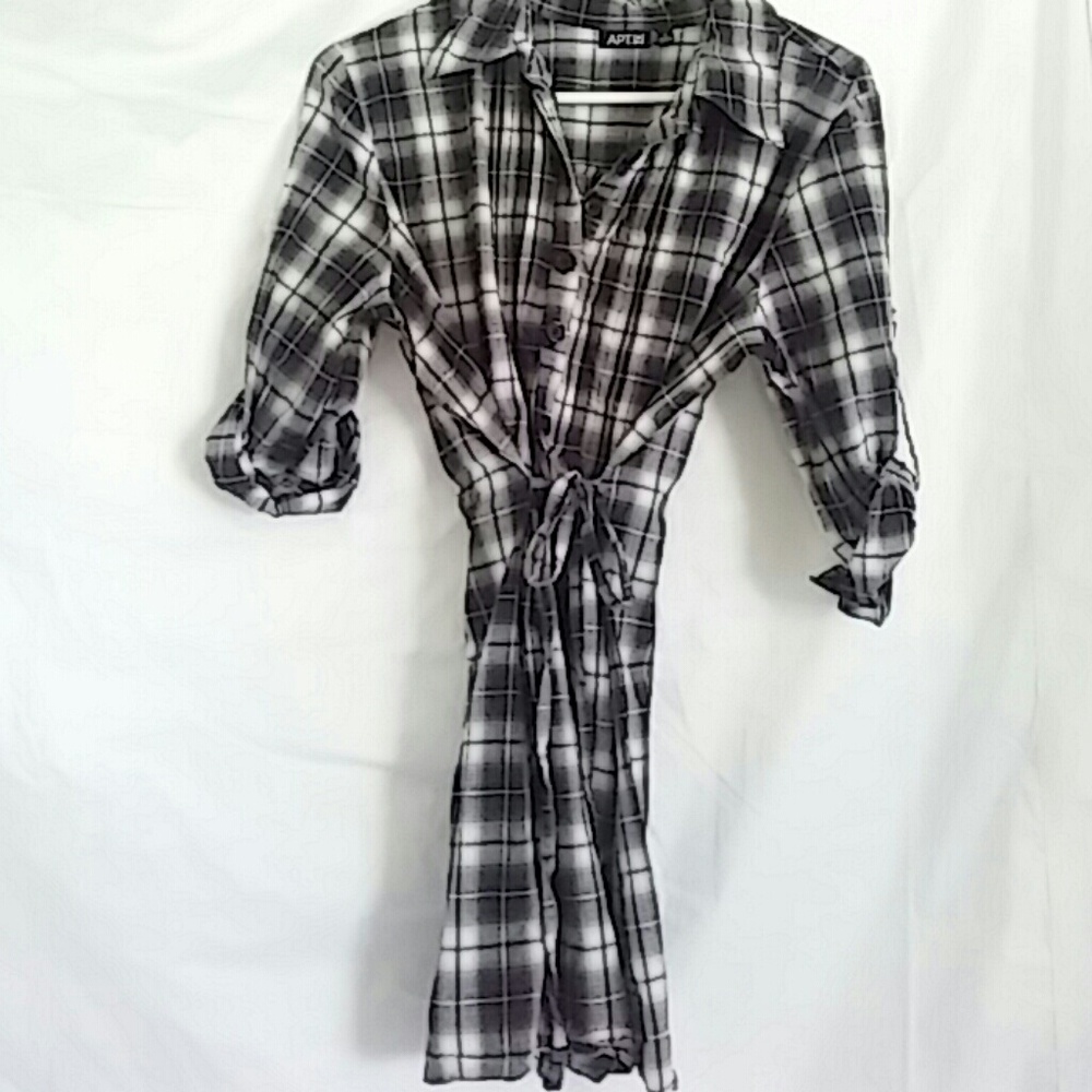 Apt. 9 Stylish  black plaid flannel tunic like new