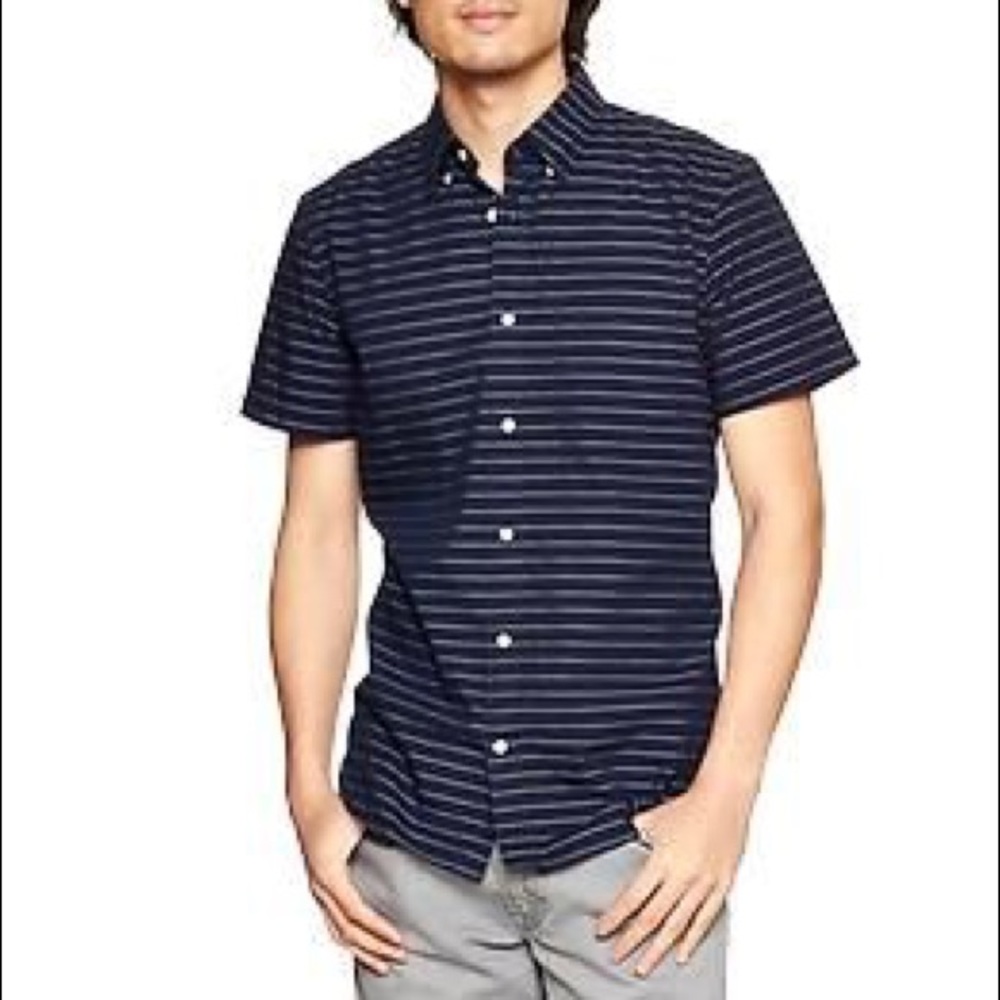 Gap modern Oxford short sleeve lightweight shirt