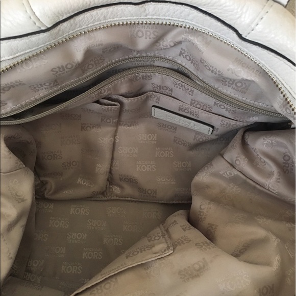 Authentic Michael Kors Pearl leather bag - Picture 5 of 5