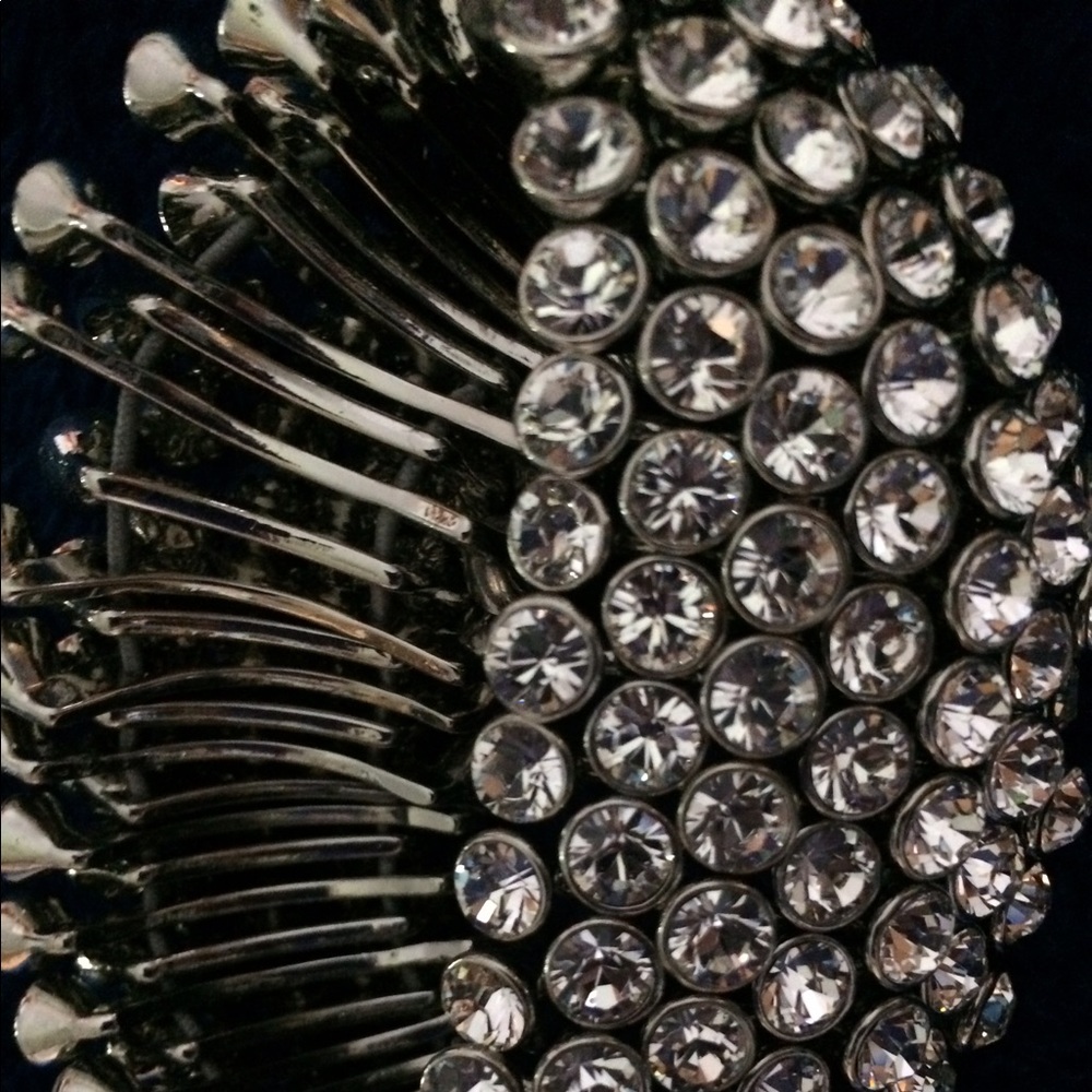 Super blingie Ann Taylor Cuff - Picture 2 of 3