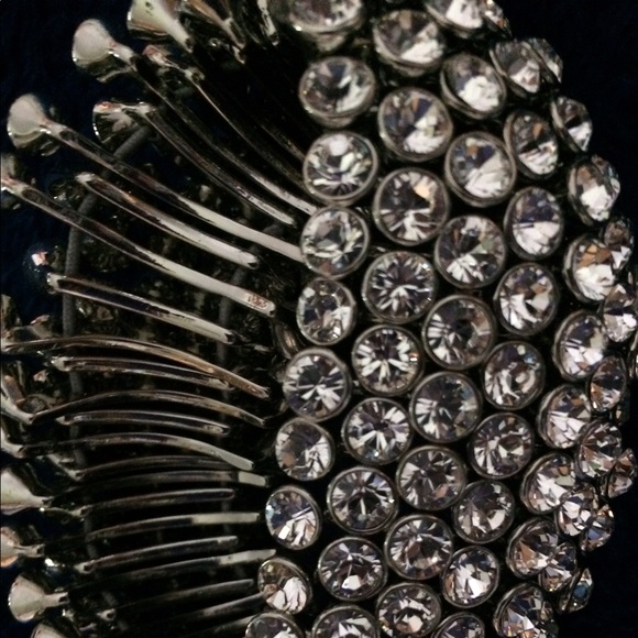 Super blingie Ann Taylor Cuff - Picture 2 of 3