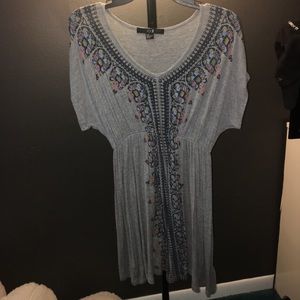 V-neck flowy sundress