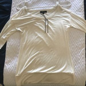 ✨NWT✨ Patty Boutique Cold Shoulder Top