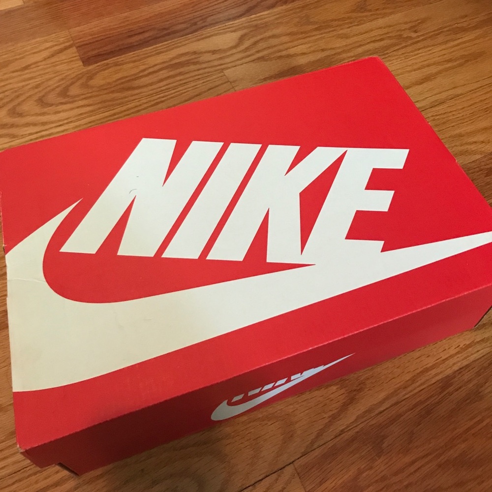 Brand new Men's Nike sneakers! Never worn!