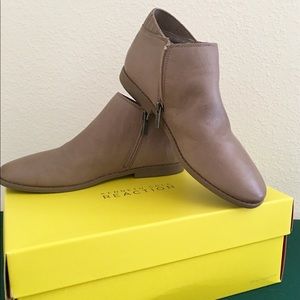 Kennith Cole Taupe colored ankle low heal boot