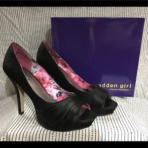 Madden Girl Landdon black stiletto platform pumps