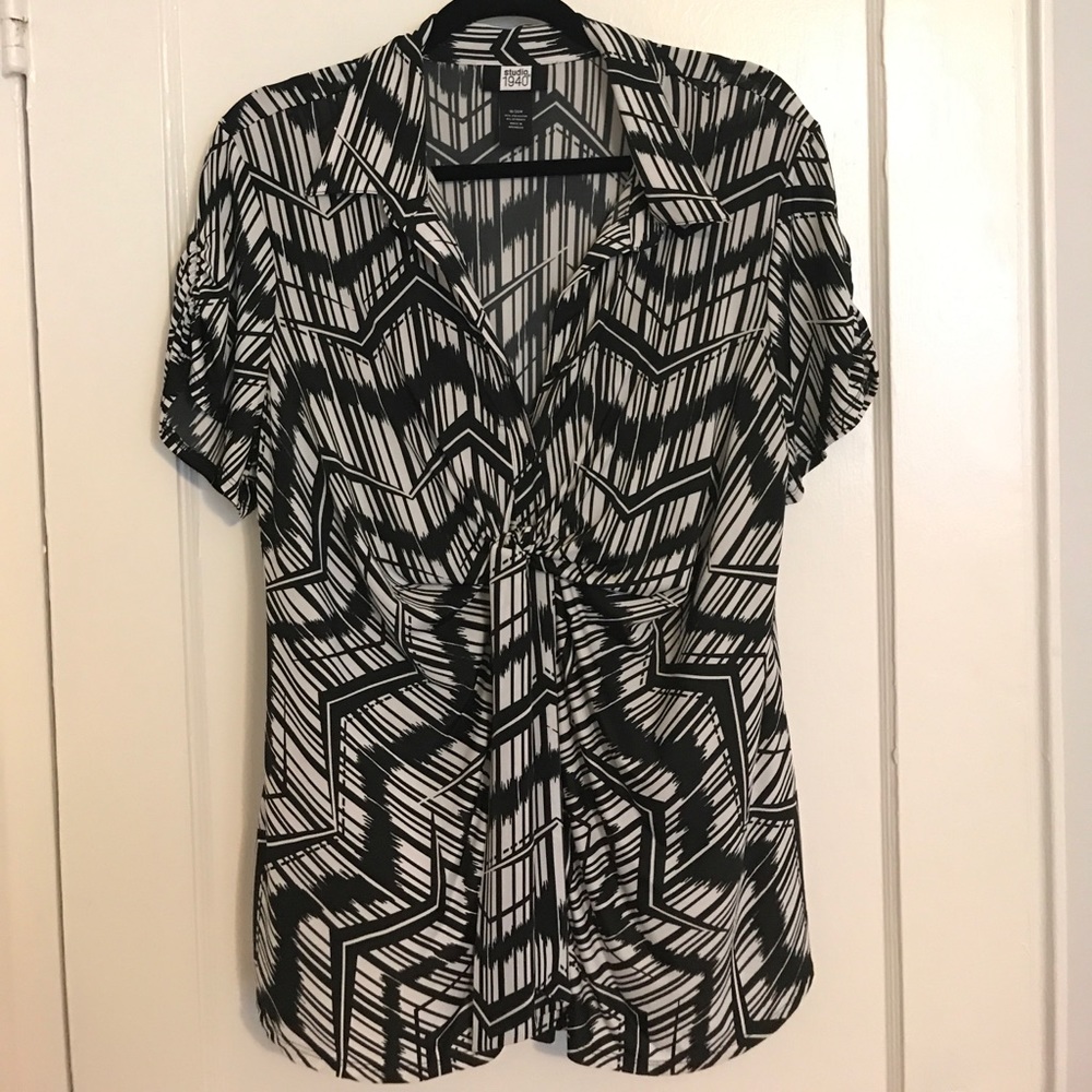 Stunning drape black & white top
