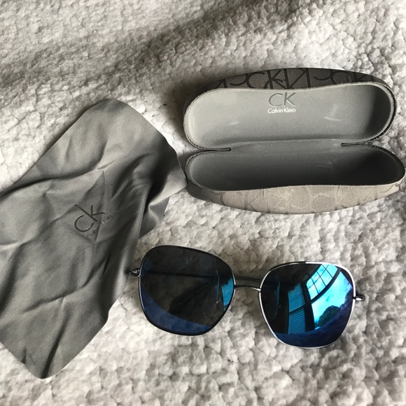 New Calvin Klein sunglass - Picture 2 of 4
