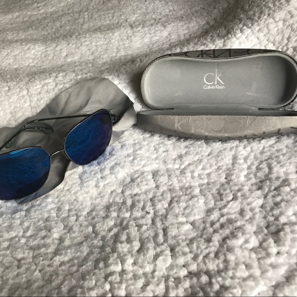 New Calvin Klein sunglass - Picture 4 of 4
