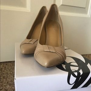 NINE WEST Goldao Beach Salle size 6 1/2