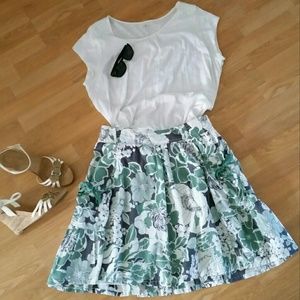 Full floral short skirt