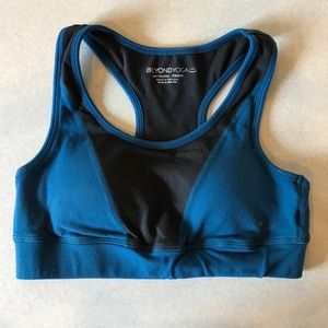 Beyond Yoga Sports Bra Size Small